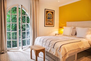 高档床上用品、客房内保险箱、隔音、免费 WiFi