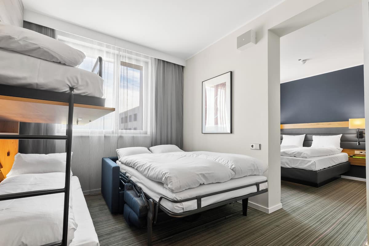 Pillowtop-patjalliset sängyt, työpöytä, äänieristys, ilmainen Wi-Fi