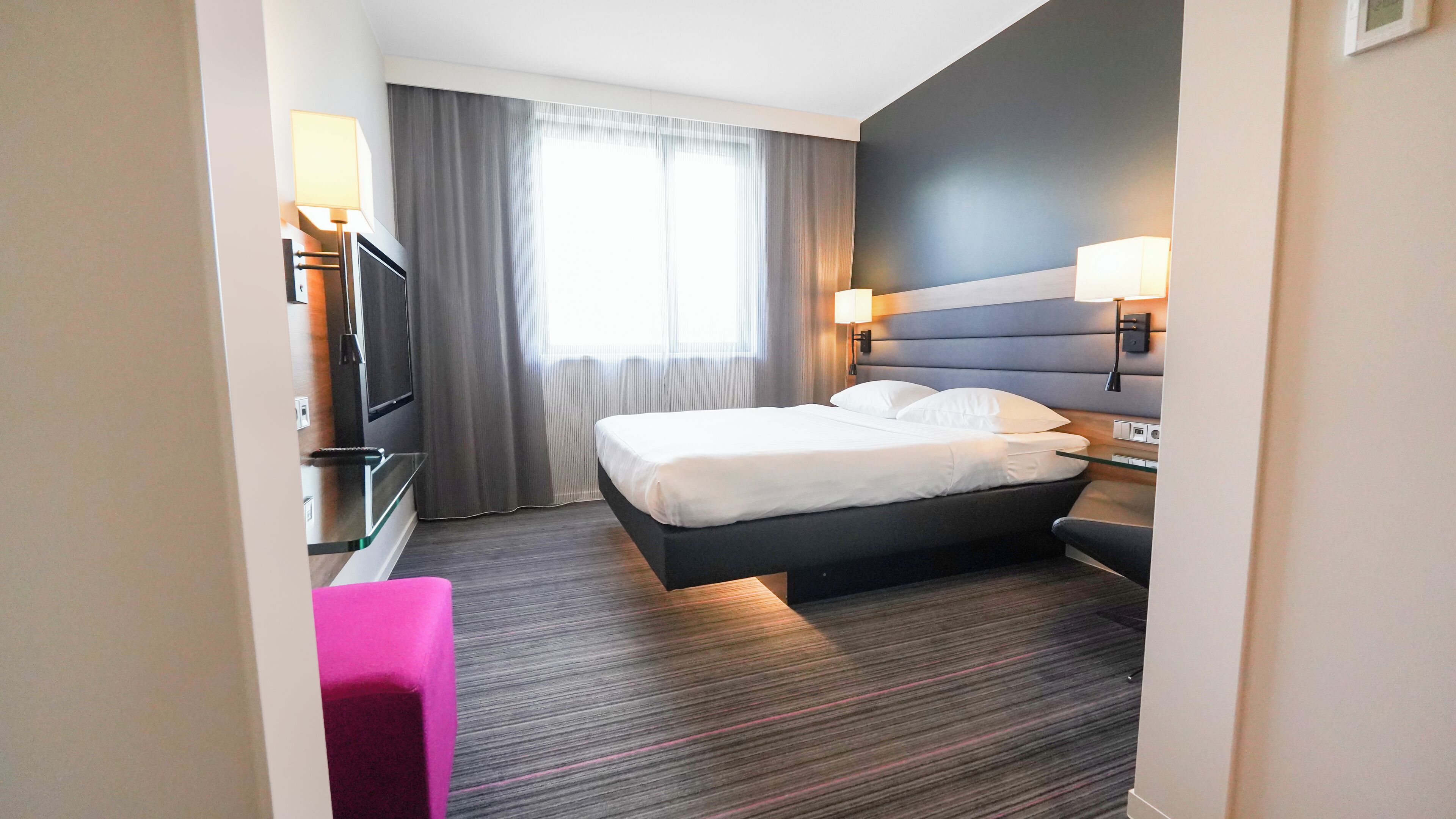 Pillowtop beds, desk, soundproofing, free WiFi