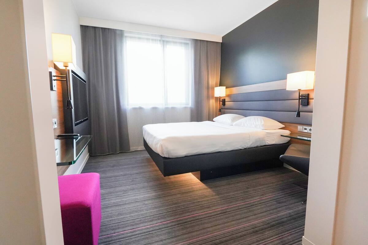 Pillowtop-patjalliset sängyt, työpöytä, äänieristys, ilmainen Wi-Fi