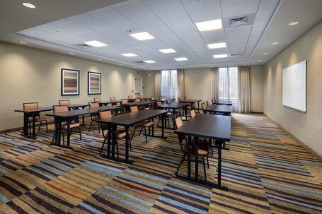 Fairfield Inn Suites by Marriott Asheville Tunnel Road - Image 22