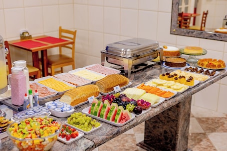 Free daily buffet breakfast