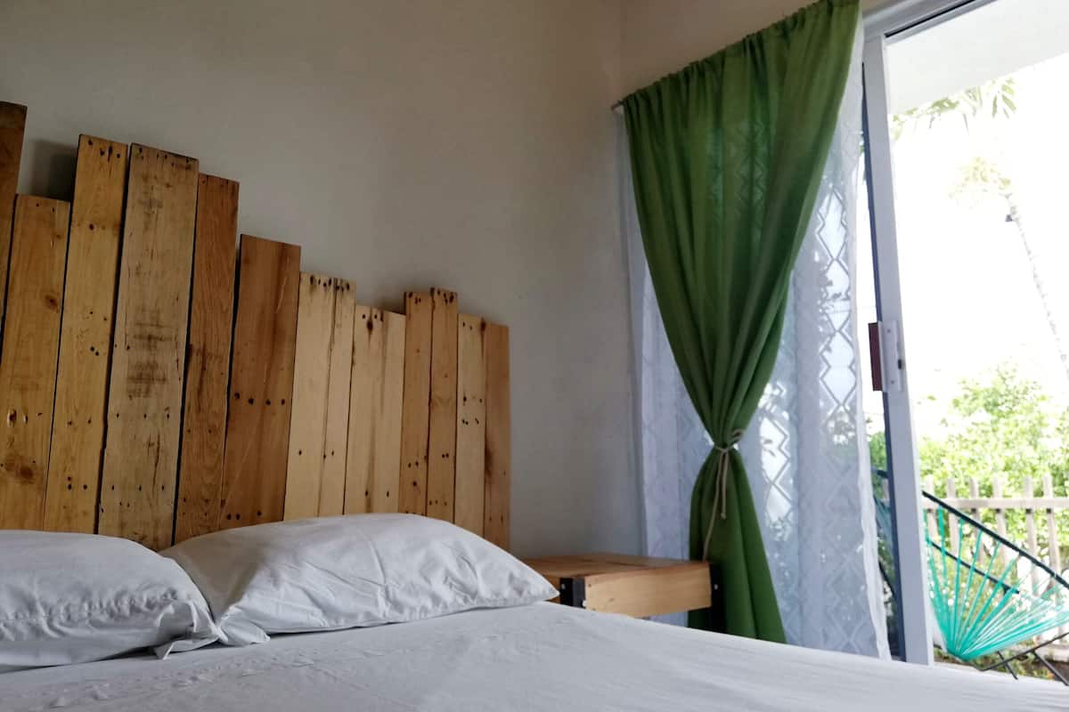 Basic Room, 1 Double Bed | WiFi (free), bed sheets