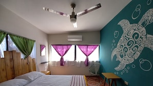 Basic Room, 1 Double Bed | WiFi (free), bed sheets - Bermejo Hostel (La Paz)