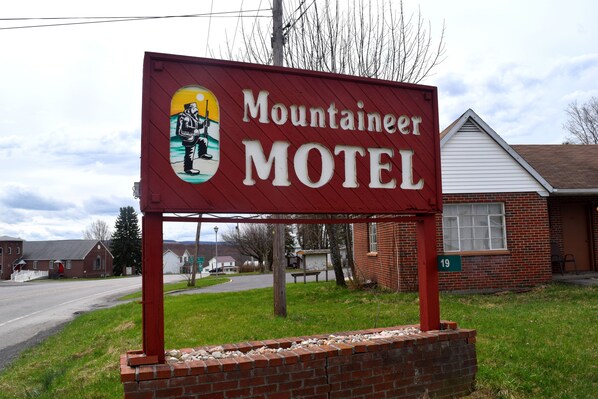 Exterior - Mountaineer Motel (Mount Storm)