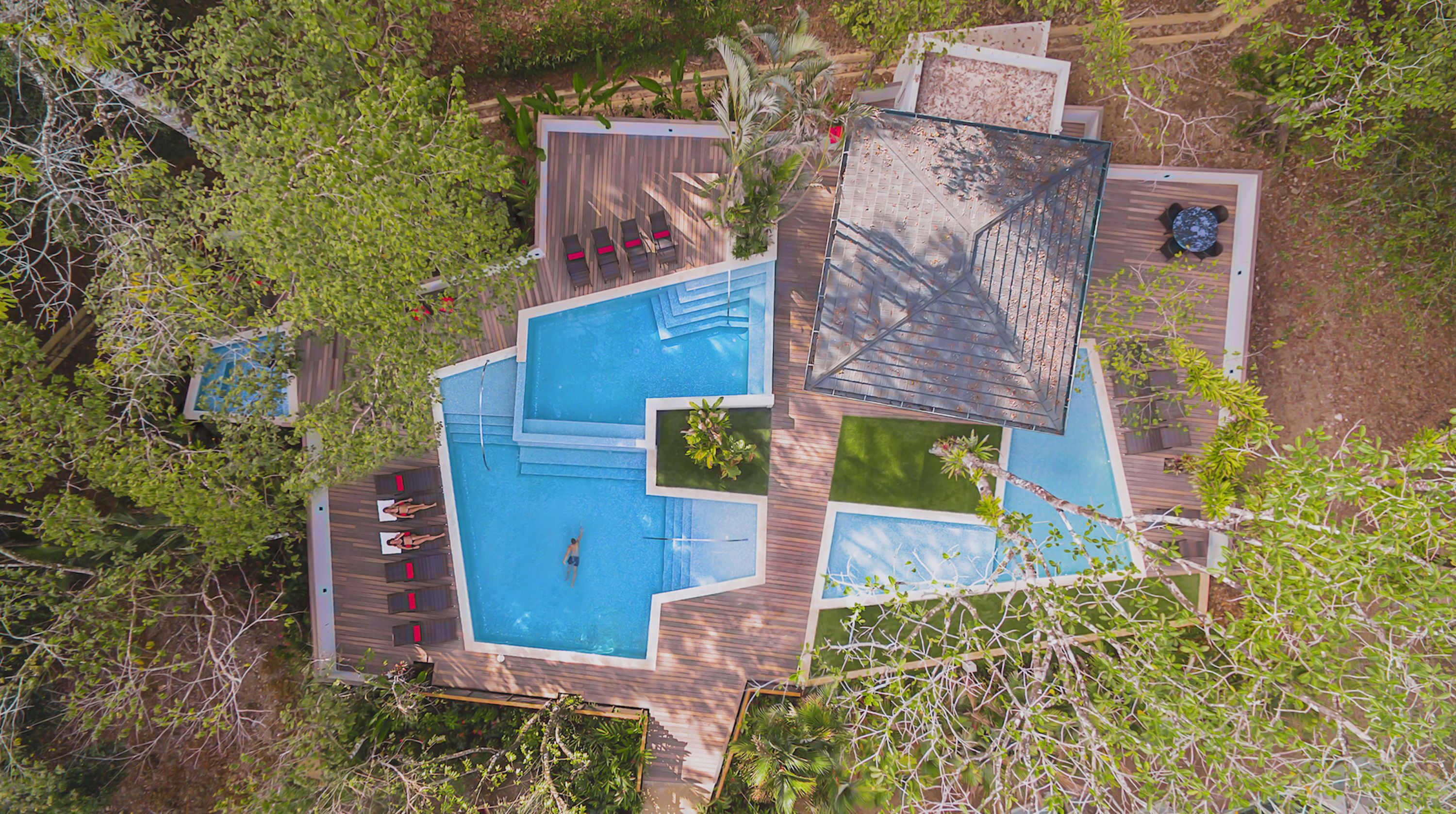 Outdoor pool, open 8:00 AM to 8:00 PM, pool loungers
