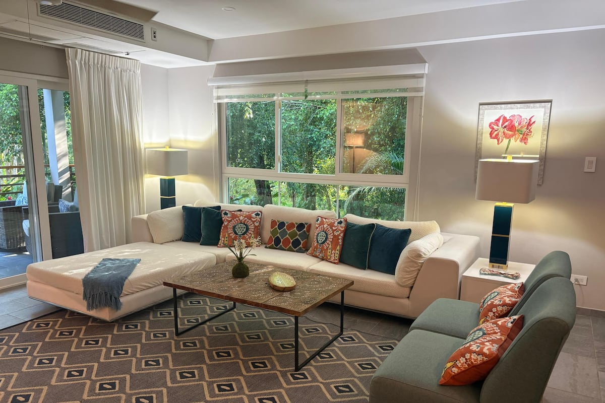 3 Bedroom Residence Garden or Pool View | Living area