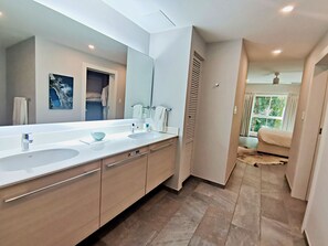2 Bedroom Residence Rainforest View | Bathroom