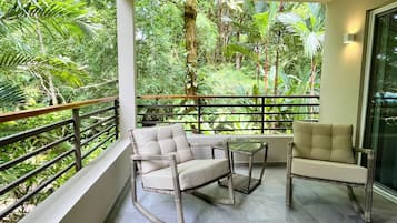 2 Bedroom Residence Rainforest View | Terrace/patio
