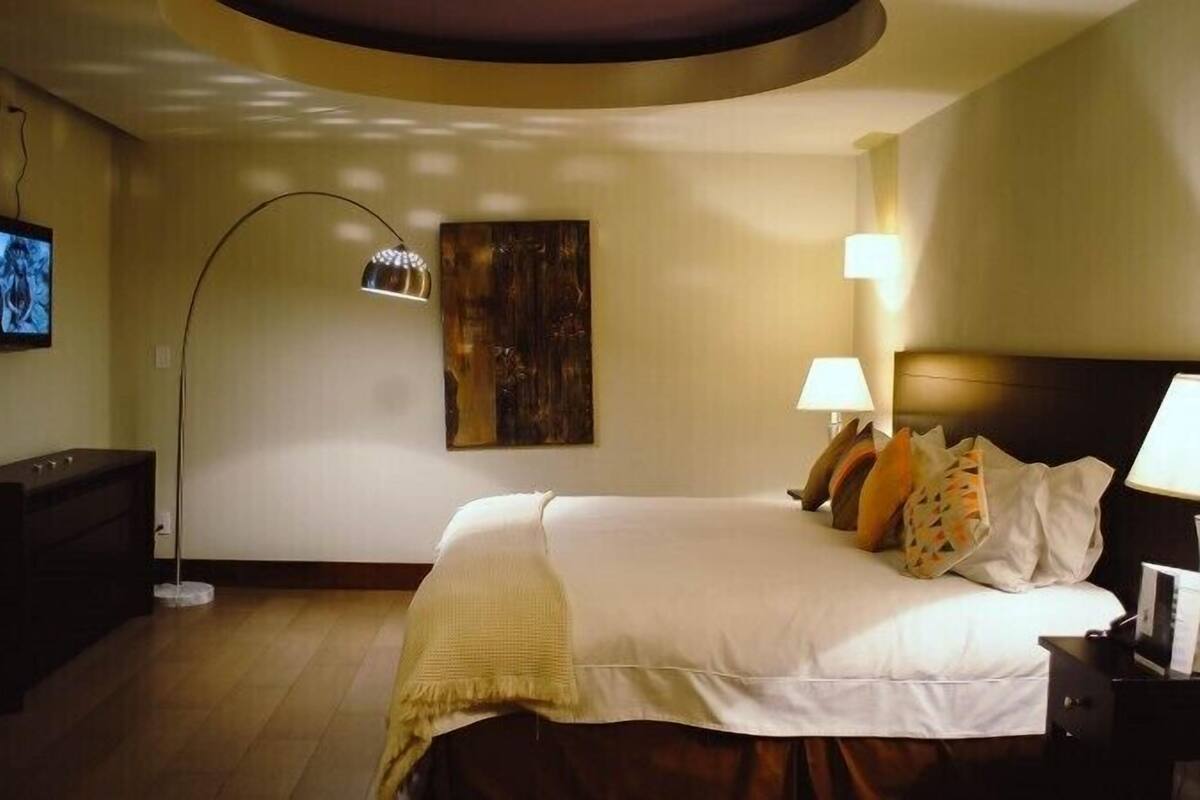 1 bedroom, in-room safe, iron/ironing board, free WiFi