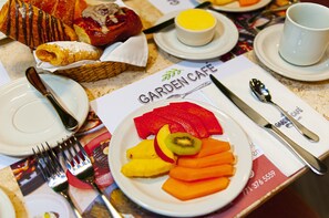 Petit déjeuner complet (215 MXN par personne)