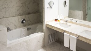 Suite Exécutive, 1 très grand lit, non-fumeurs, baignoire à jets | Baignoire à jets