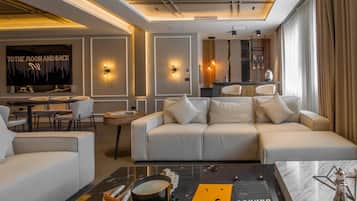 Suite, 1 King Bed, Non Smoking, Jetted Tub (2nd Floor)
