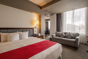 Suite junior, 1 cama King size, para no fumadores (with Sofabed) | Minibar, caja de seguridad en la habitación y escritorio 