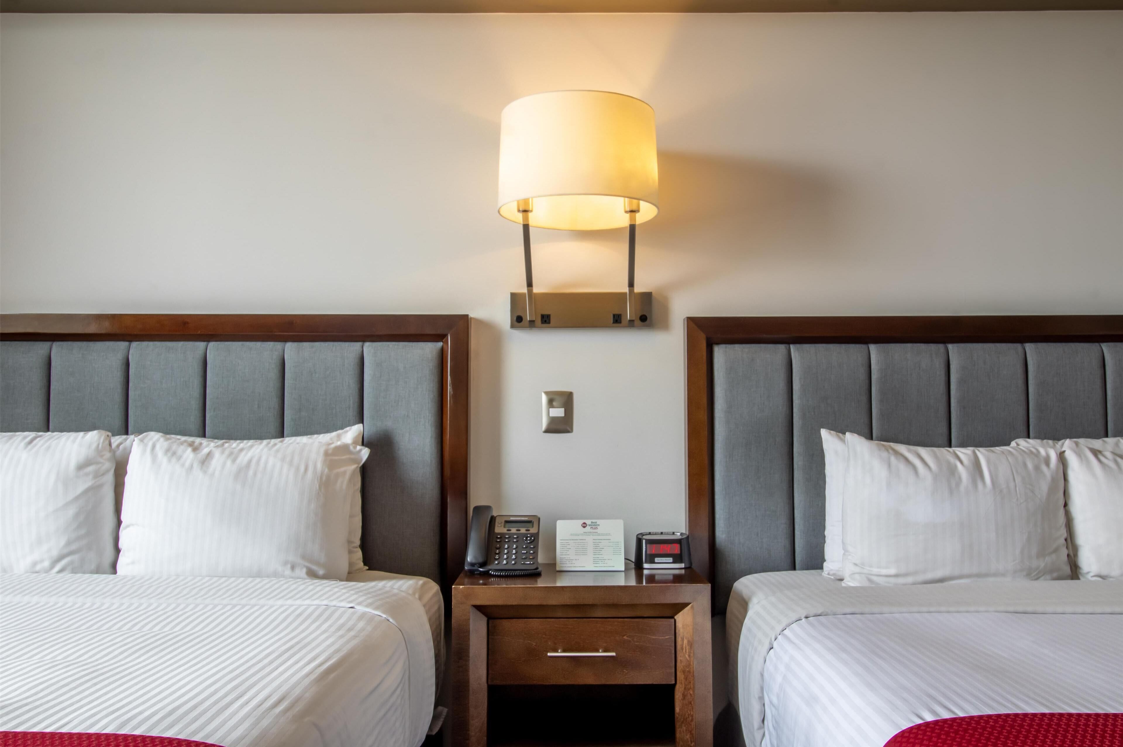 Chambre Standard, 2 grands lits, non-fumeurs | Minibar, coffres-forts dans les chambres, bureau