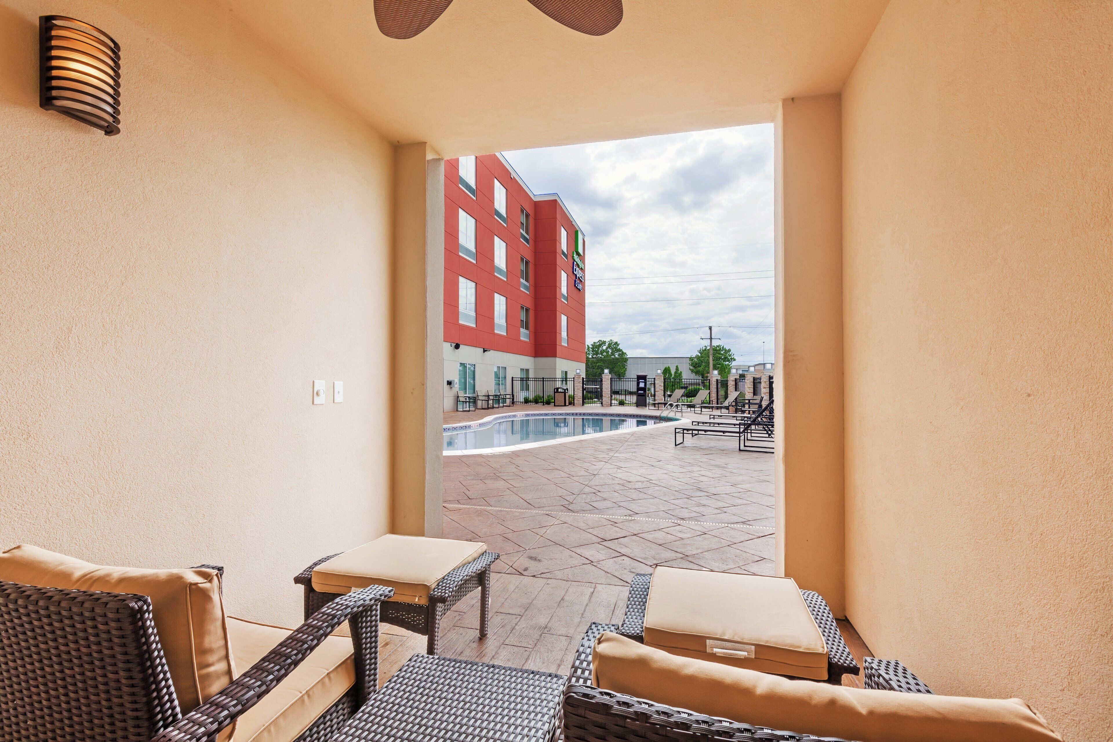 Photo - Holiday Inn Express & Suites Tulsa South - Woodland Hills by IHG