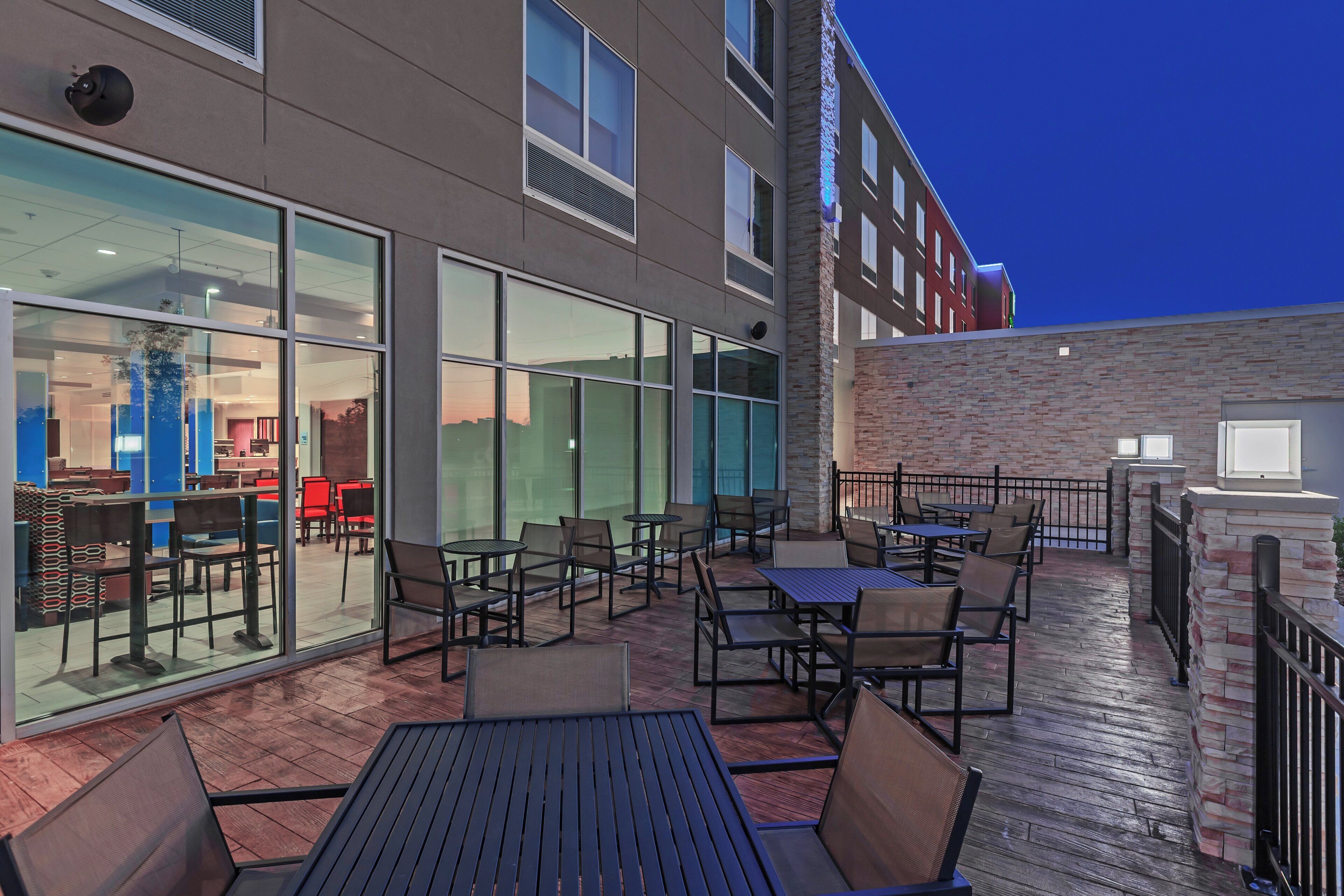 Photo - Holiday Inn Express & Suites Tulsa South - Woodland Hills by IHG