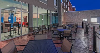 Holiday Inn Express & Suites Tulsa South - Woodland Hills by IHG