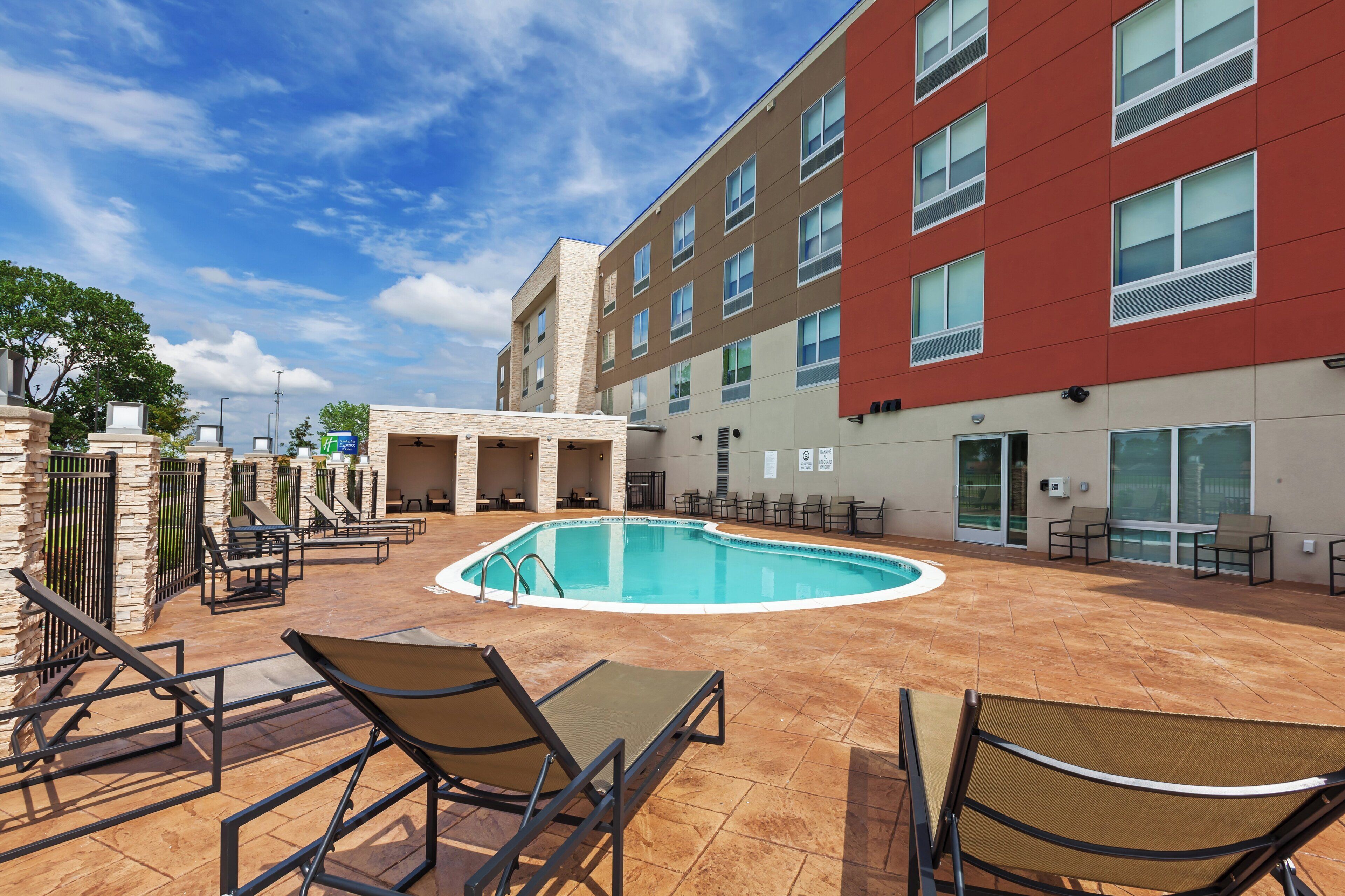 Photo - Holiday Inn Express & Suites Tulsa South - Woodland Hills by IHG