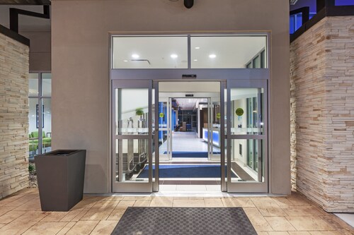 Holiday Inn Express & Suites Tulsa South - Woodland Hills by IHG