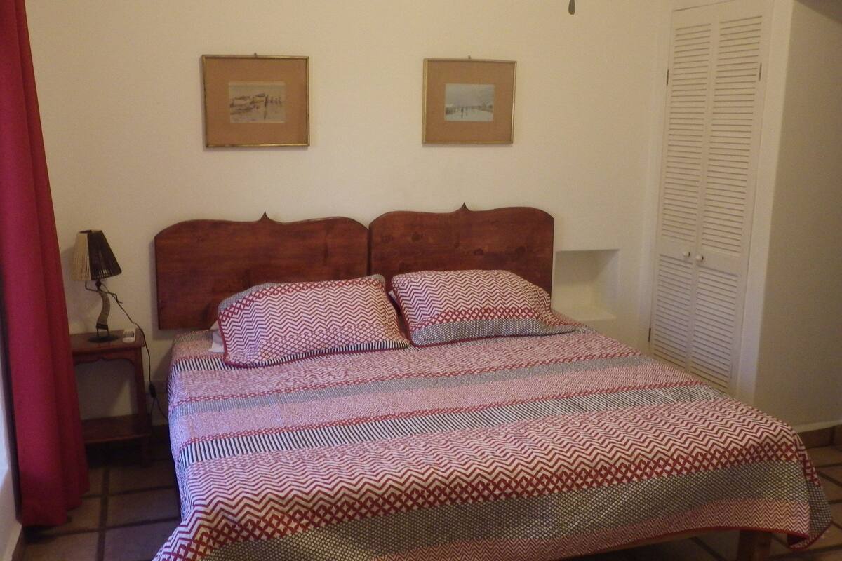 Desk, iron/ironing board, rollaway beds, free WiFi