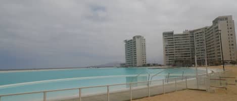 Sisäuima-allas, ulkouima-allas