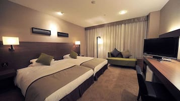 Hollywood Twin Room | In-room safe, desk, free WiFi, bed sheets