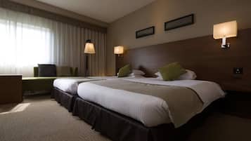 Hollywood Twin Room | In-room safe, desk, free WiFi, bed sheets