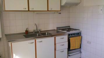 Apartment, 3 Bedrooms | Private kitchen | Full-size fridge, microwave, oven, coffee/tea maker