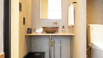 Deluxe Room, Non Smoking | Down duvets, in-room safe, free WiFi, bed sheets