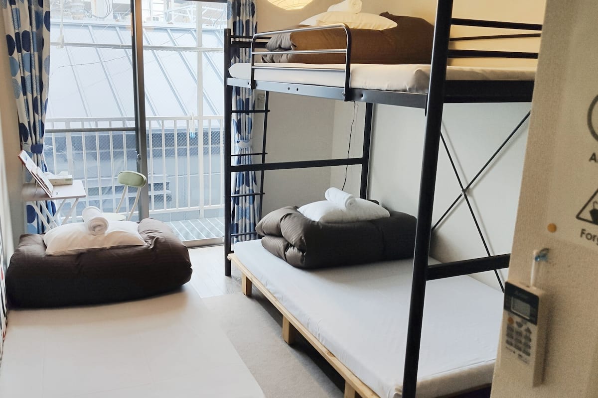 客室ごとに異なる装飾、客室ごとに異なるインテリア、遮光カーテン、アイロン / アイロン台