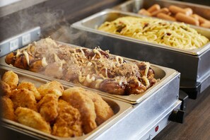 朝食 (ビュッフェ)、毎日提供 (1 名様 1800 JPY)