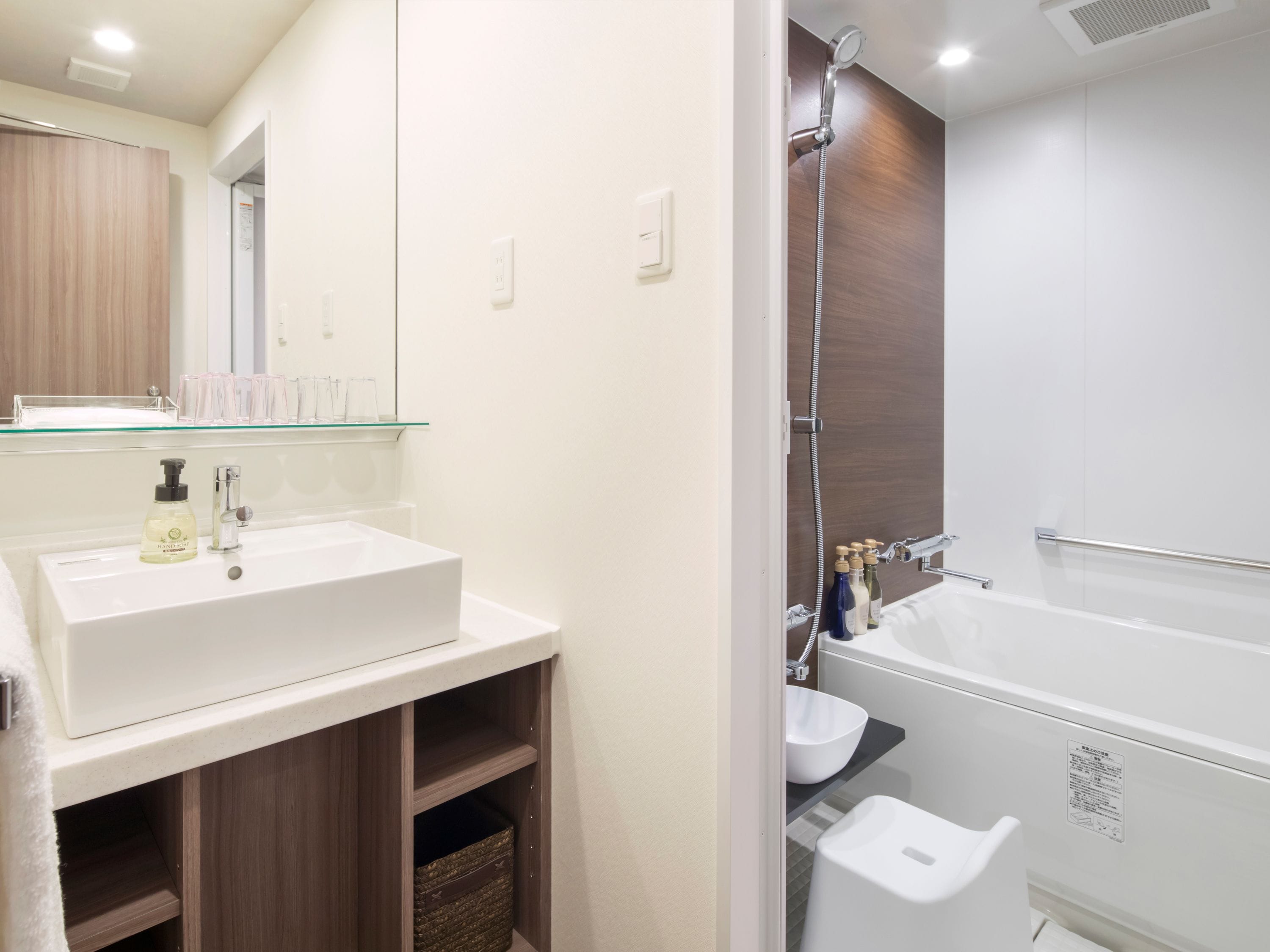 combined shower/bathtub, free toiletries, hair dryer, slippers