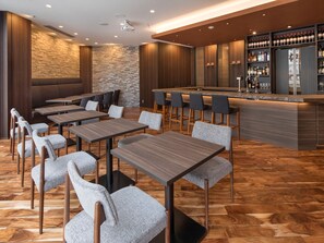 Déjeuner, dîner et souper servis sur place