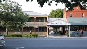 A Regency Motel with a traditional facade, a covered entrance, and a visible signboard. - Albury Regent Motel (Albury)
