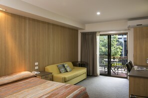 Queen Room | Living area | Flat-screen TV - Albury Regent Motel (Albury)