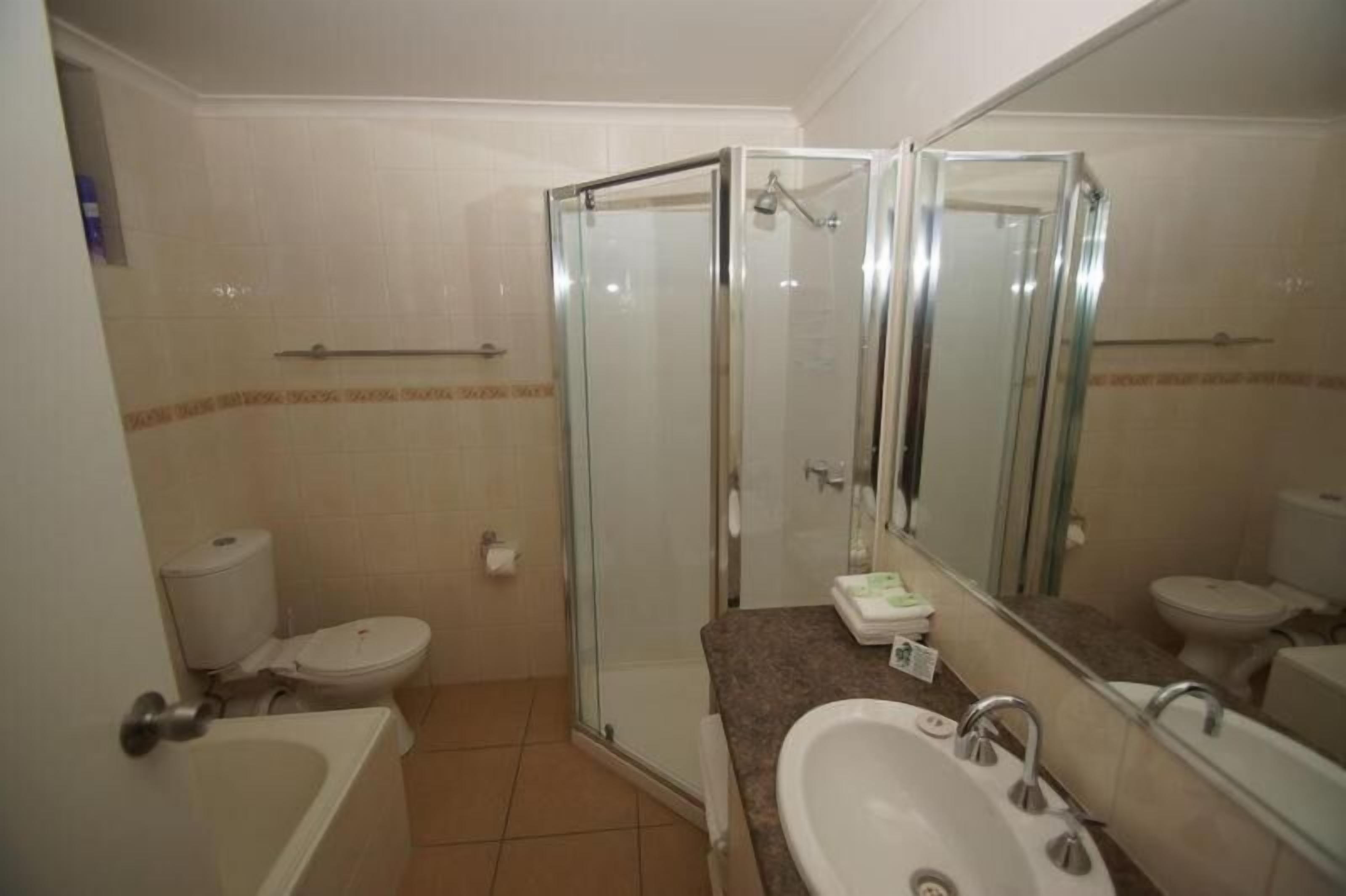 Kostenlose Toilettenartikel, Handtücher