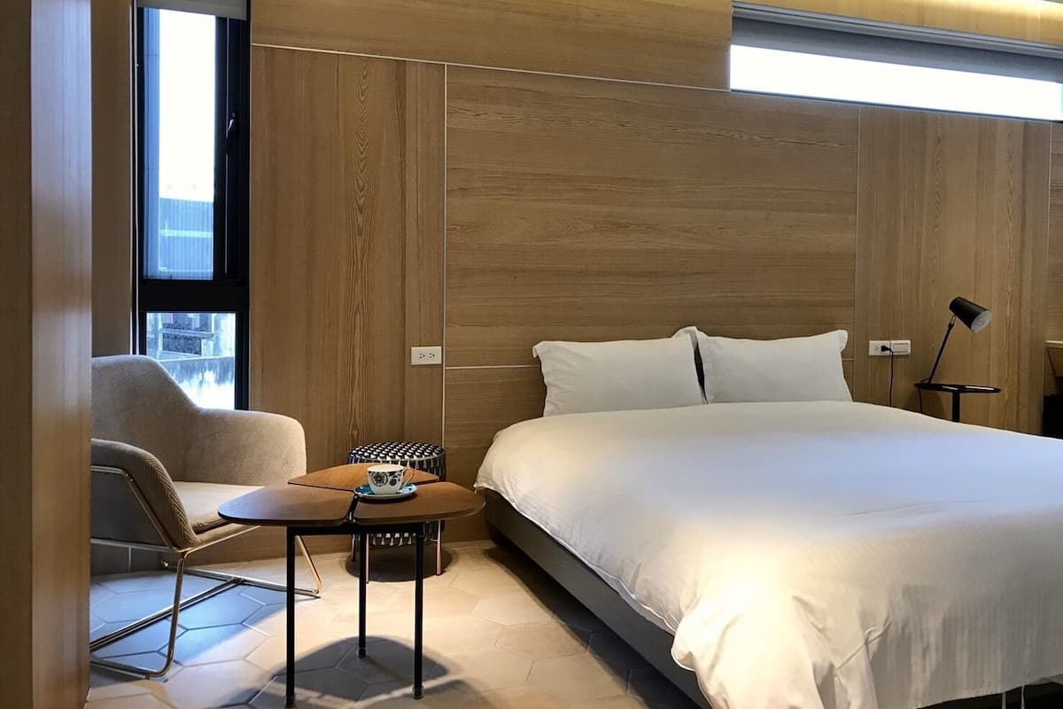 1 bedroom, premium bedding, down duvets, minibar