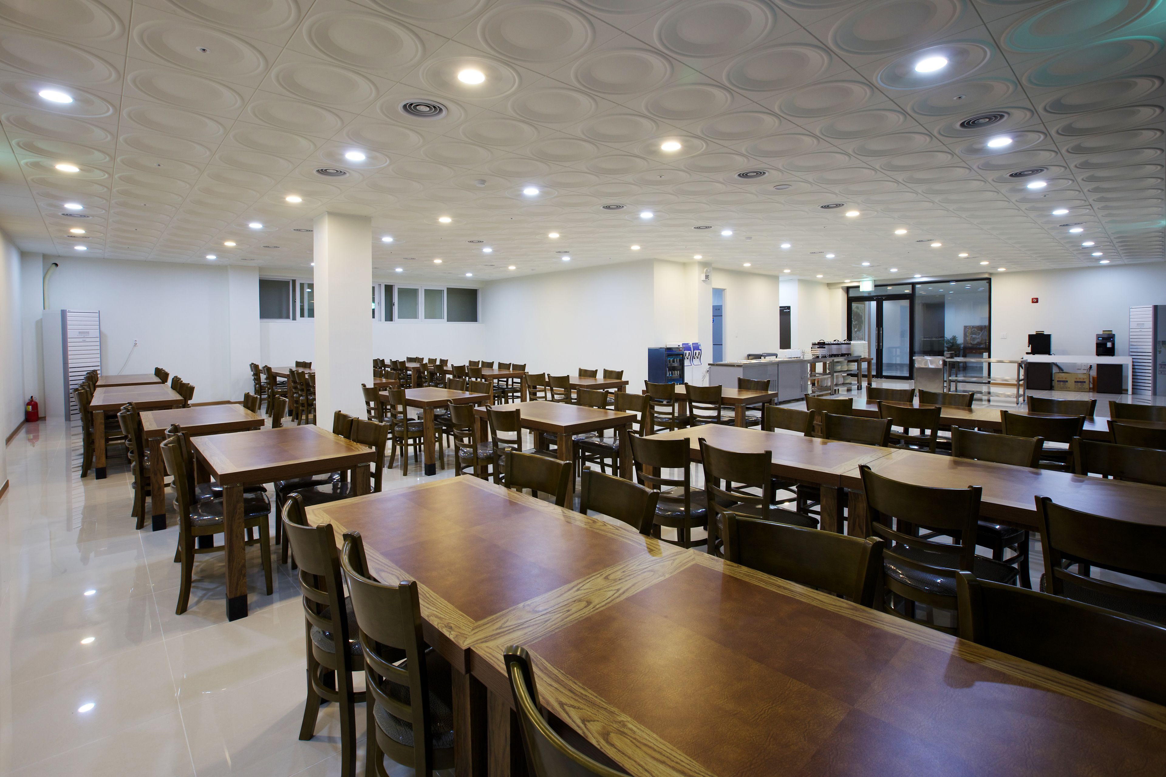 daily buffet breakfast (krw 9000 per person)