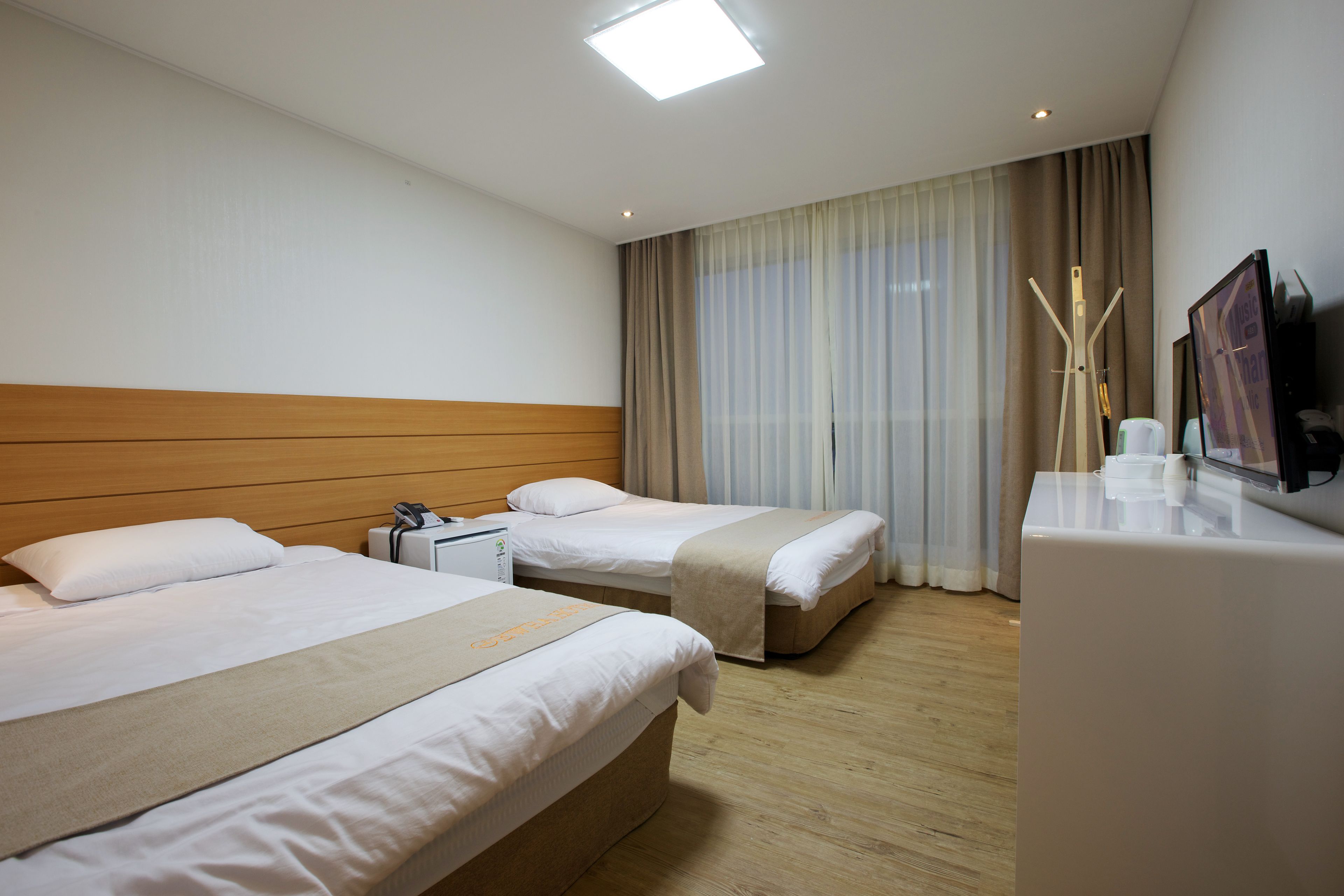 family twin room | free wifi