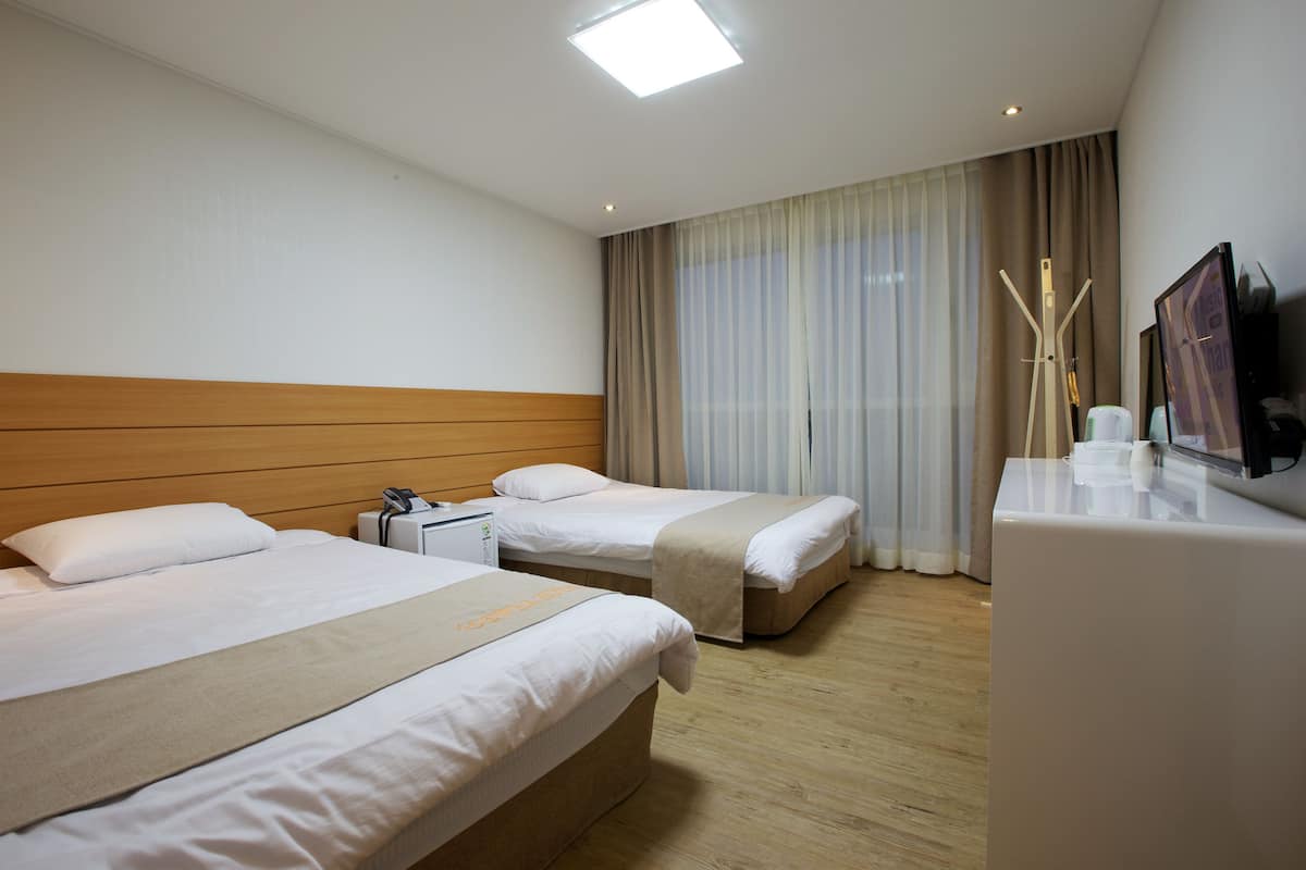 family twin room | free wifi