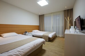 Family Twin Room - Ewha Hotel (Jeju City)