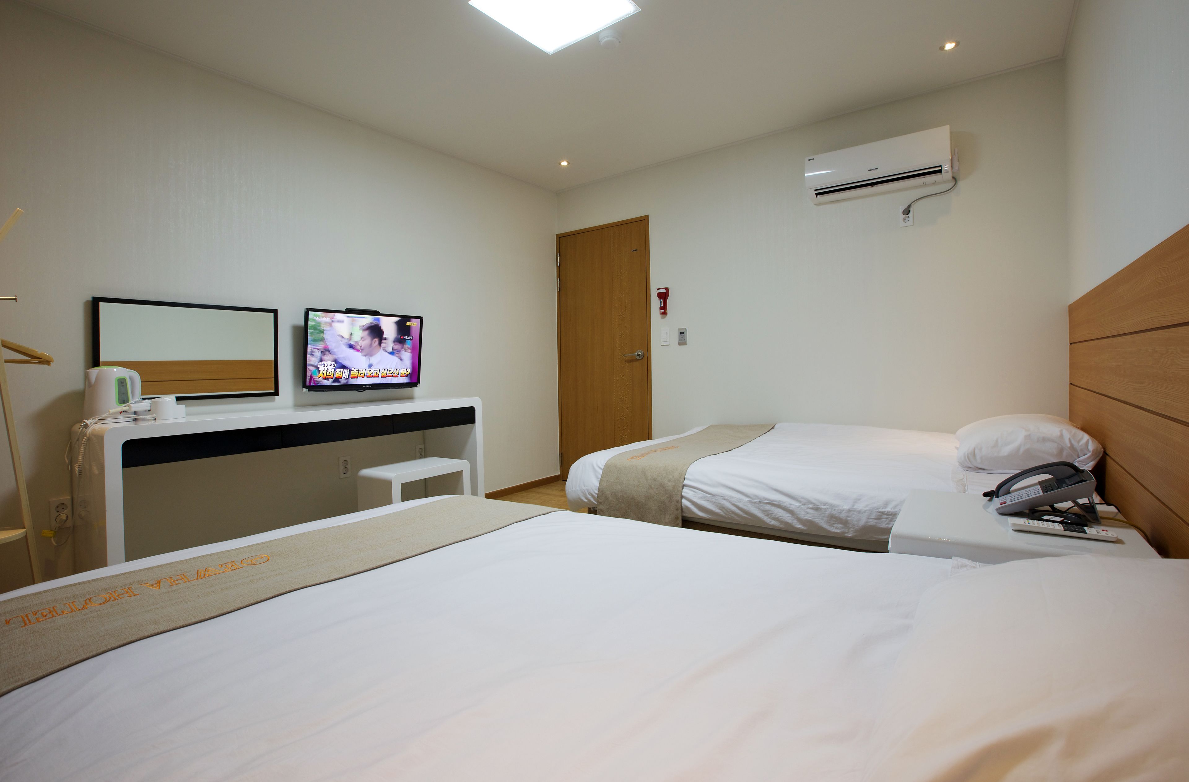 family twin room | room amenity