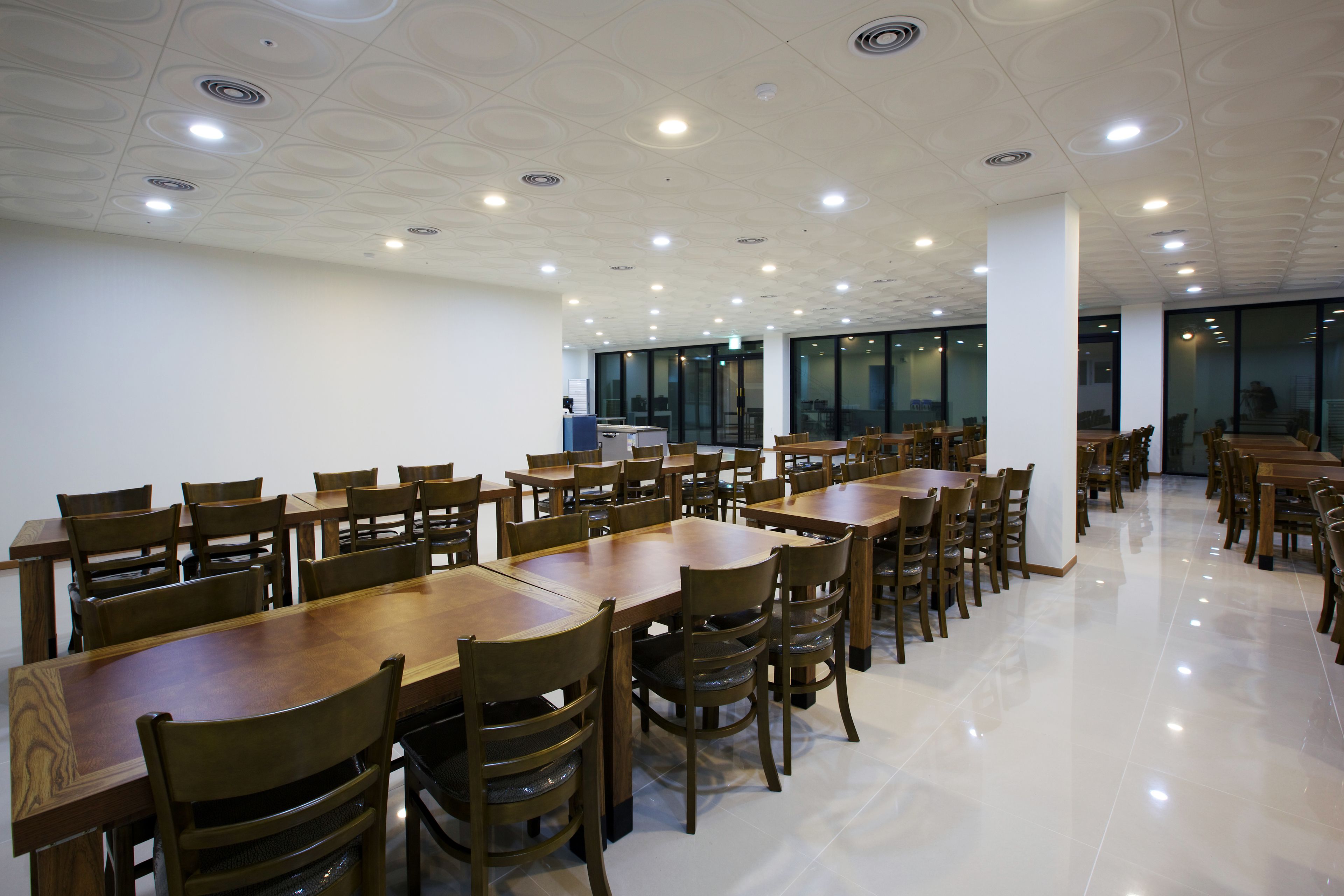 daily buffet breakfast (krw 9000 per person)