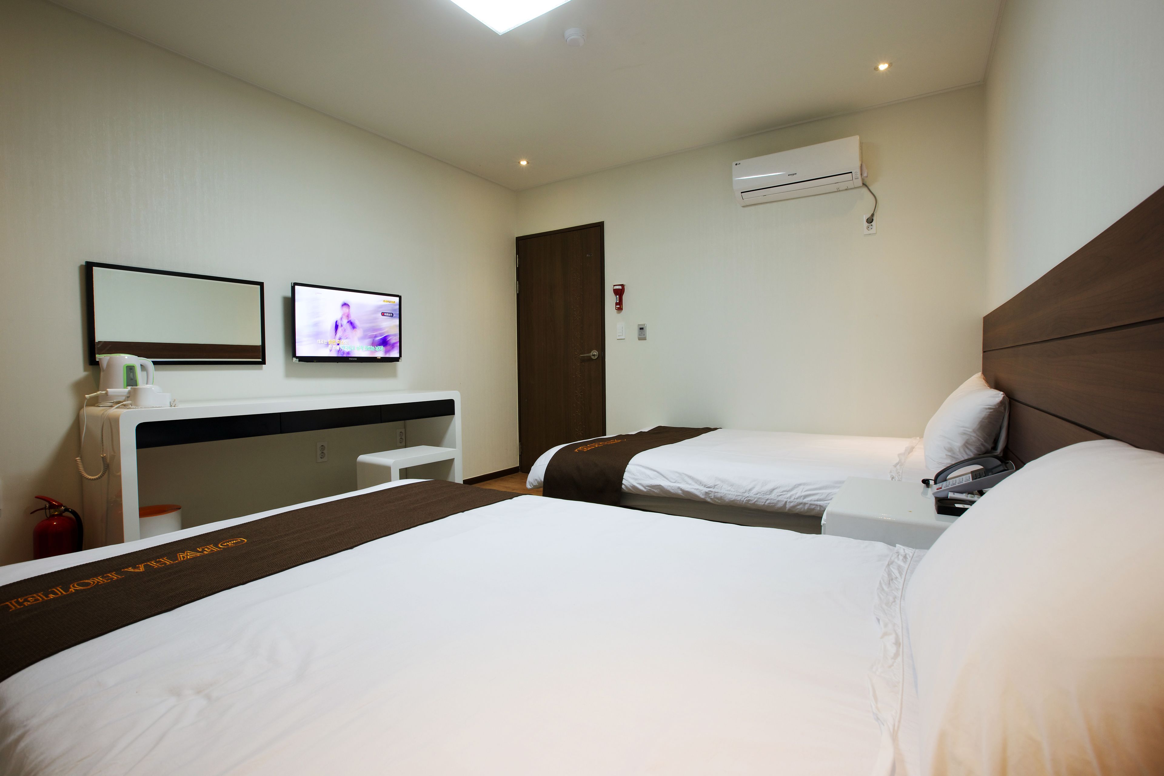 family twin room | room amenity