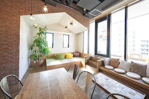 Lounge - WeBase Hakata Hostel (Fukuoka)