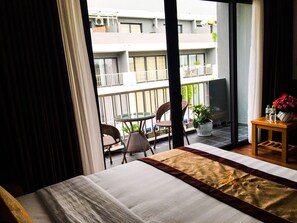 Deluxe Room | Minibar, desk, free WiFi - Maxshare Hotels & Serviced Apartments (Ha Long)