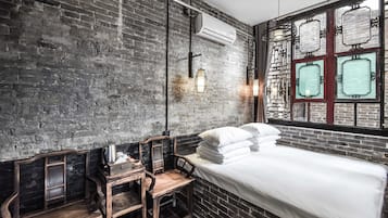 Desk, free WiFi, bed sheets