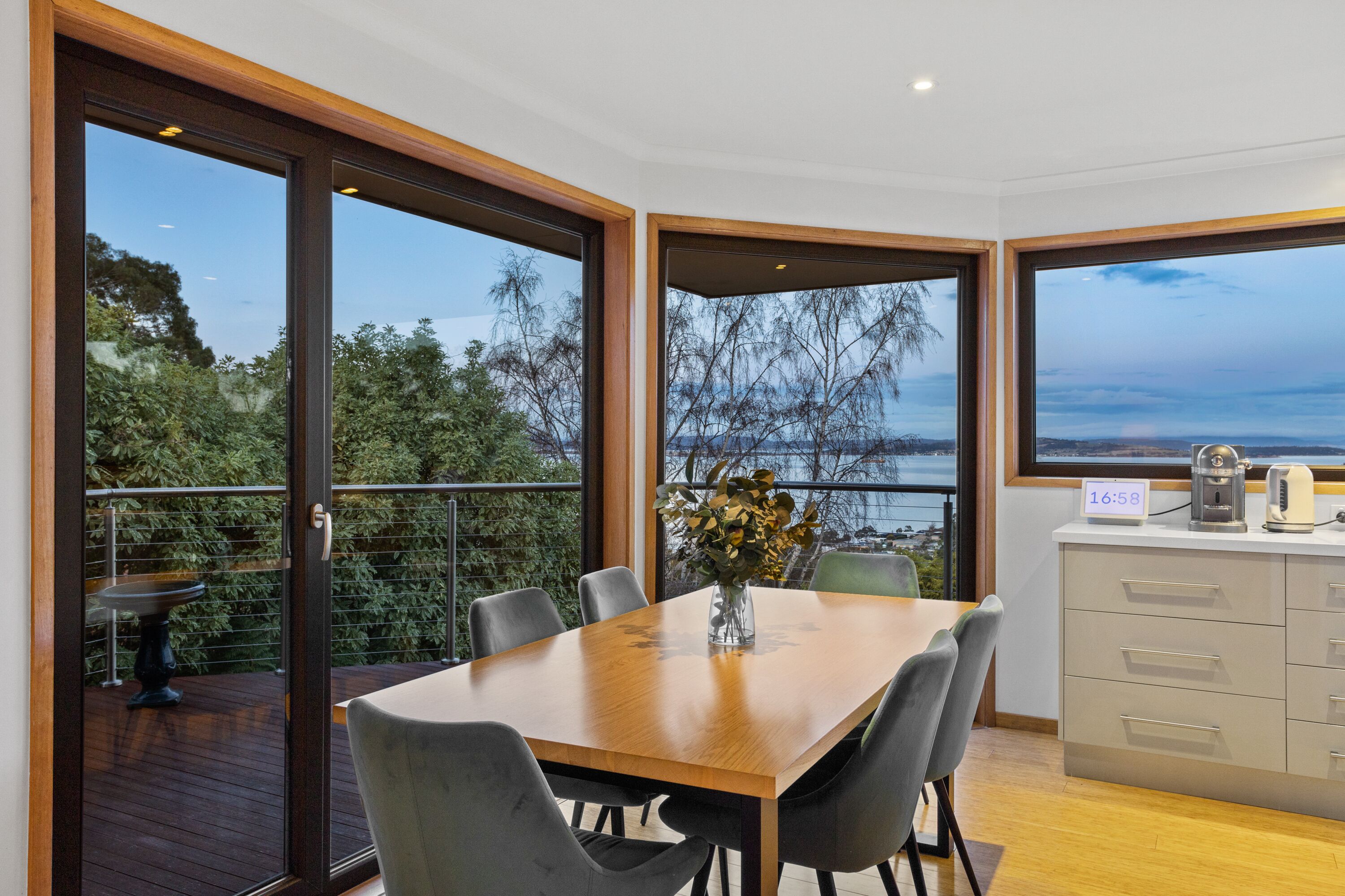 Executive House | In-room dining