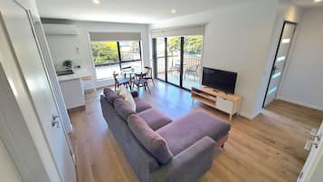 Comfort House, 2 Bedrooms, Kitchen, Ocean View | Living area | Flat-screen TV